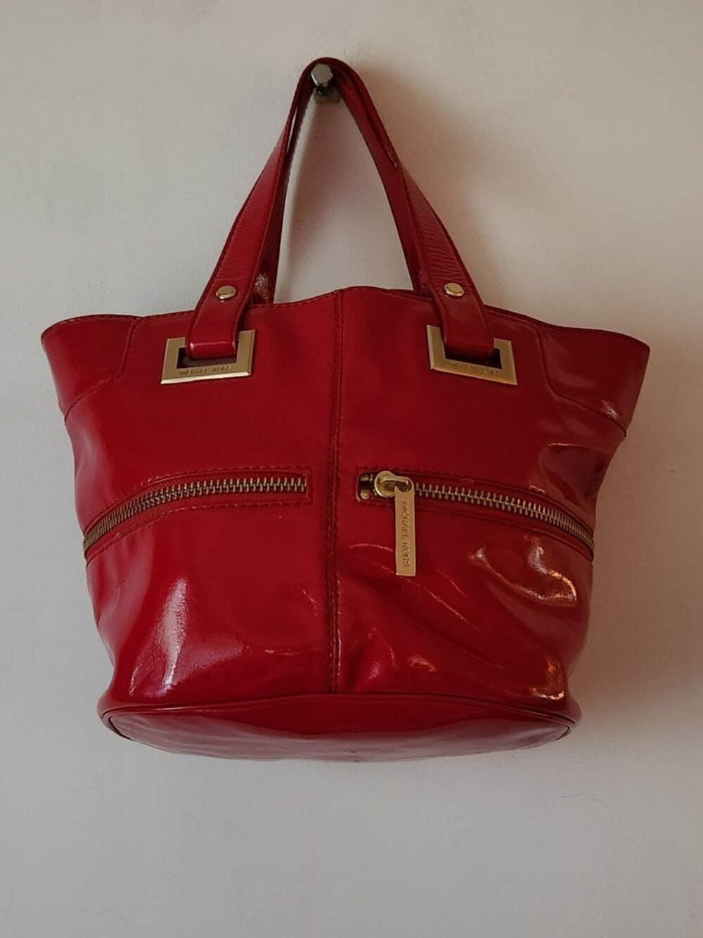 MICHAEL Michael Kors bucket bag large bright red patent leather Fulton GUC